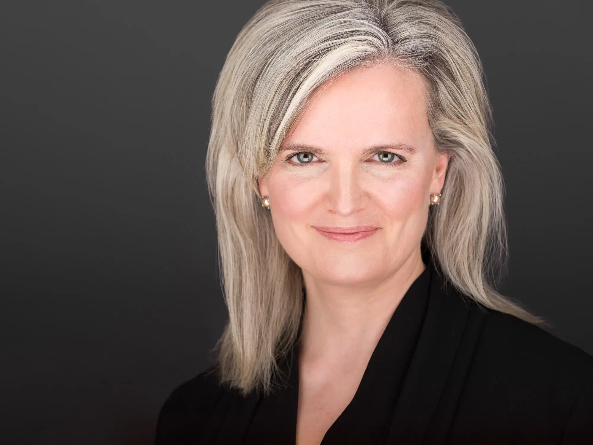 The Biggest Headshot Mistakes Professionals Make (and How to Fix Them)